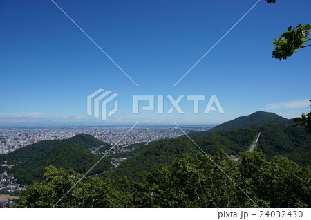 奥三角山 よこして山 から眺める札幌の街の写真素材