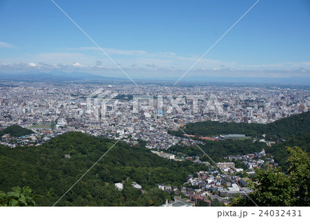 奥三角山 よこして山 から眺める札幌の街の写真素材