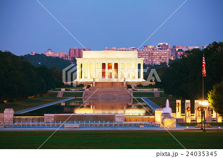 Abraham Lincoln memorial in Washington, DC Abraham Lincoln memorial in Washington, DC 24035345