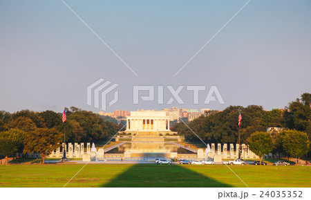 Abraham Lincoln memorial in Washington, DC Abraham Lincoln memorial in Washington, DC 24035352