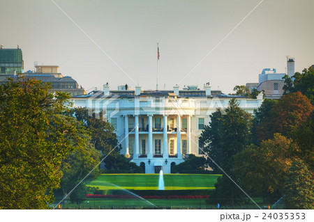 The White House building in Washington, DC The White House building in Washington, DC 24035353