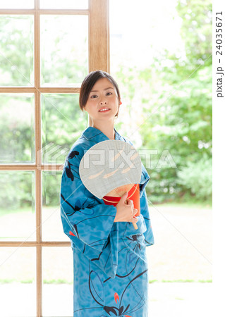 浴衣の女性ポートレート 24035671