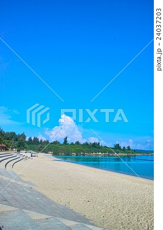 宮古島　夏のパイナガマビーチ 24037203