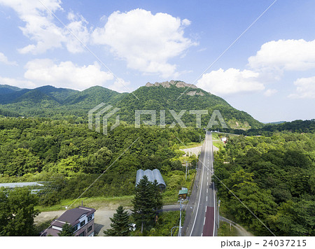 八剣山の眺め（北海道　空撮） 24037215