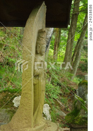 信州の文化財　名工　守屋貞治の石仏　聖観世音菩薩（伊那市桂泉院）　右側面縦 24038686