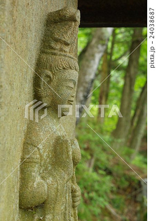 信州の文化財　名工　守屋貞治の石仏　聖観世音菩薩（伊那市桂泉院）　右半身側面縦 24038687