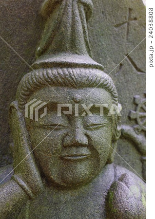 信州の文化財　名工　守屋貞治の石仏　如意輪観世音菩薩　頭部縦（駒ヶ根市善福寺　三十三ヶ所観音） 24038808