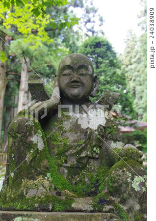 信州の文化財　名工　守屋貞治の石仏　阿弥陀如来像　正面半身縦（駒ヶ根市光前寺） 24038909