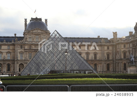 ルーブルピラミッド ルーブルピラミッド 24038935