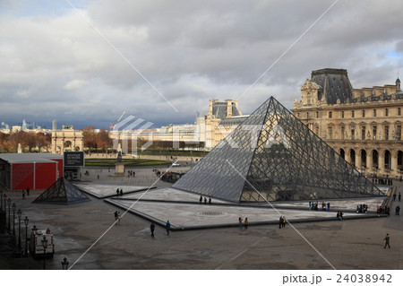 ルーブルピラミッド2 24038942