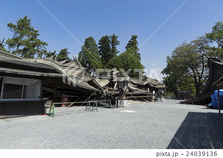 地震後の阿蘇神社 24039136