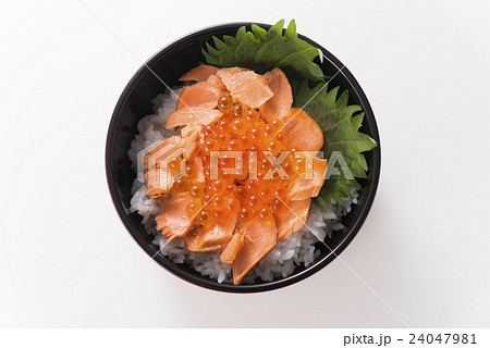 鮭イクラ丼 24047981