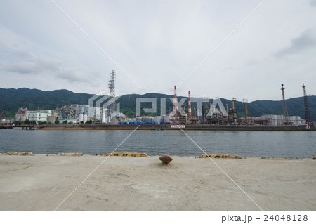 セメント材料・砂利置場にて 24048128