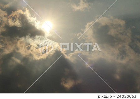 雲のむこうからのぞく太陽 雲のむこうからのぞく太陽 24050663