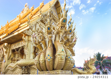 Dragon sculpture at Sri Pan Ton temple, Thailand 24054311