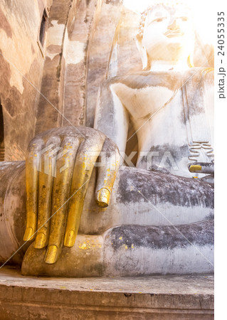 Buddha hand in a temple with morning sunlight Buddha hand in a temple with morning sunlight 24055335
