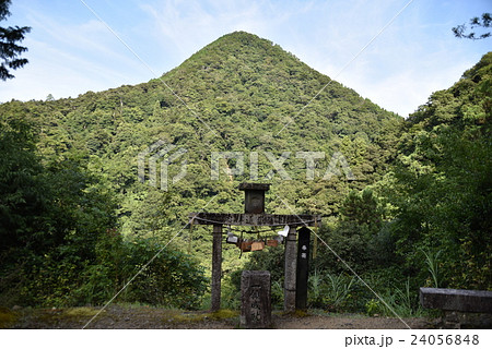天孫降臨の神聖な山・岩戸山と遙拝所 京都府福知山市 天孫降臨の神聖な山・岩戸山と遙拝所 京都府福知山市 24056848