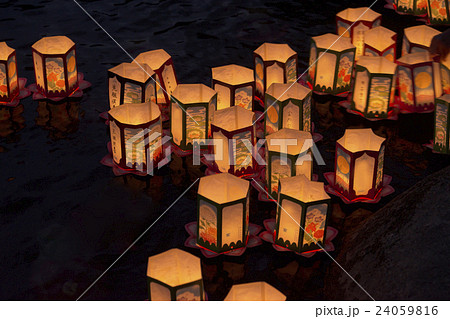 灯籠流し 灯籠流し 24059816