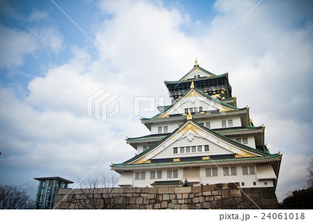 Osaka Castle and blue sky in Japan Osaka Castle and blue sky in Japan 24061018