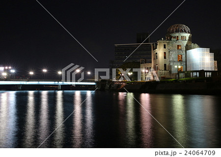 原爆ドームと水面のひかり 原爆ドームと水面のひかり 24064709