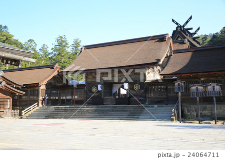 出雲大社拝殿斜めから 出雲大社拝殿斜めから 24064711