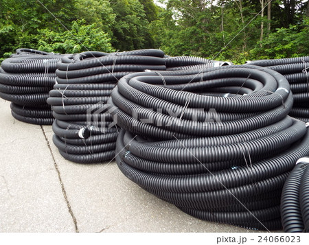 ケーブルの地中埋設には可とうポリエチレン管が有用です 24066023