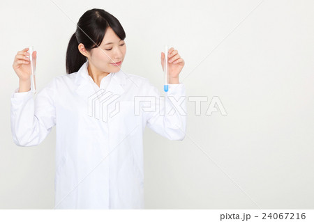 白衣の女性 研究者 白衣の女性 研究者 24067216