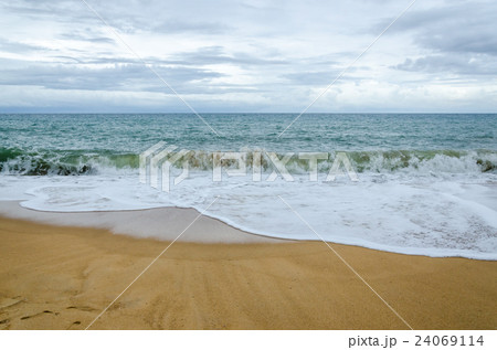 Cloudy Beach and Wave Cloudy Beach and Wave 24069114