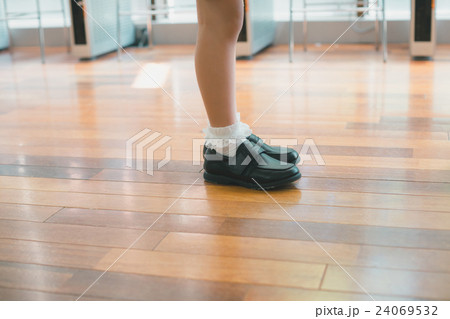 primary school child 24069532