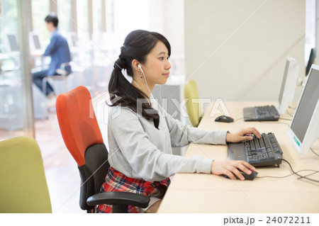 primary school child , university life primary school child , university life 24072211