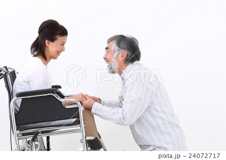車椅子・老老介護 車椅子・老老介護 24072717