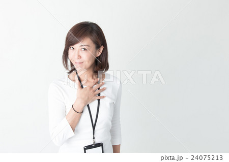 OLポートレート・ミドル女性 (白バック) 24075213