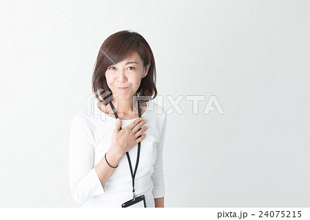 OLポートレート・ミドル女性 (白バック) 24075215