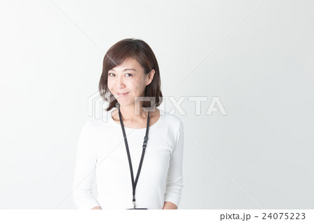 OLポートレート・ミドル女性 (白バック) 24075223
