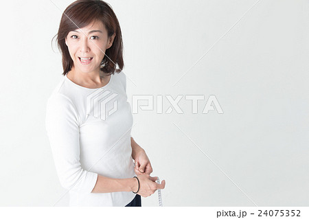ダイエット・ミドル女性 ダイエット・ミドル女性 24075352