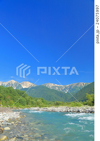 長野県白馬 清流と北アルプスの山々 長野県白馬 清流と北アルプスの山々 24075997