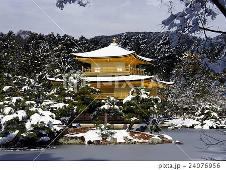 冬の京都 金閣寺雪景色 冬の京都 金閣寺雪景色 24076956