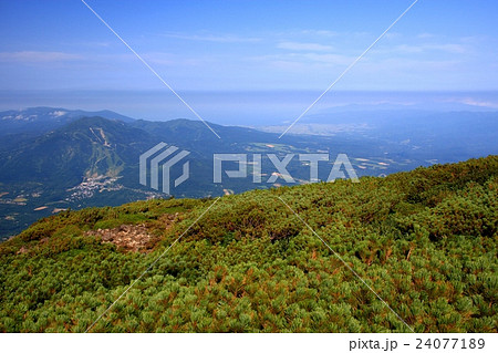 羊蹄山から見る夏のニセコ連峰と日本海 羊蹄山から見る夏のニセコ連峰と日本海 24077189