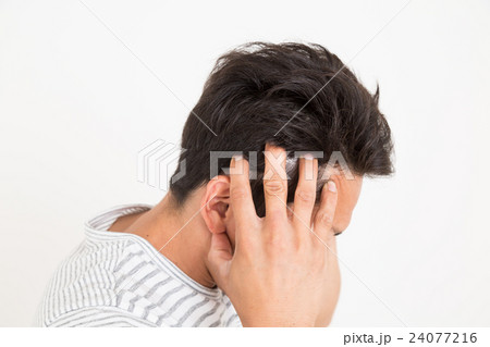 男性 ヘアケアイメージ 白バック 男性 ヘアケアイメージ 白バック 24077216