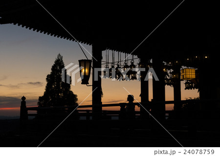 東大寺二月堂の夕景 東大寺二月堂の夕景 24078759