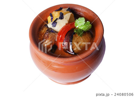 braised eggplant with tomatoes and basil in a clay 24080506