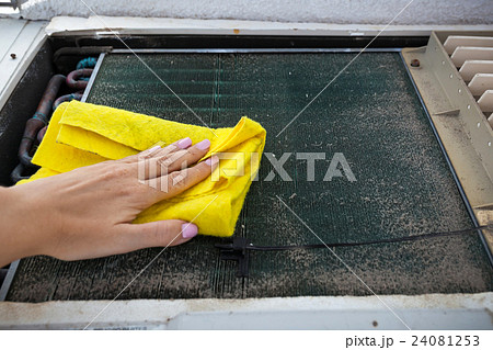 Cleaning of dirty air conditioner 24081253