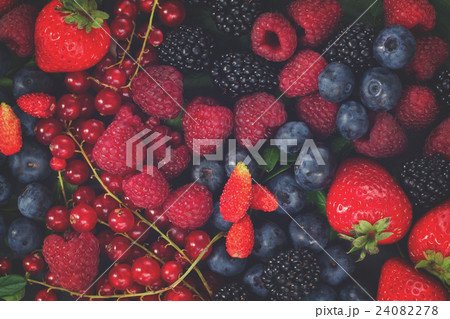 ripe of  fresh berries 24082278