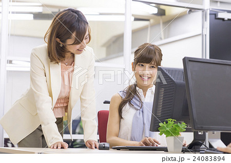 オフィスの女性 オフィスの女性 24083894