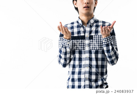 若い男性 若い男性 24083937