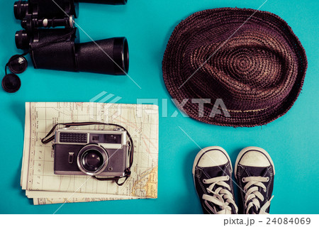 旅行用品レイアウト 24084069