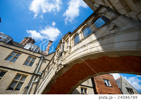 bridge of sighs, university of Oxford, UK 24086789