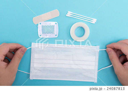 医療用品と顔 24087813