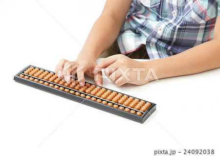そろばんをする少年 そろばんをする少年 24092038