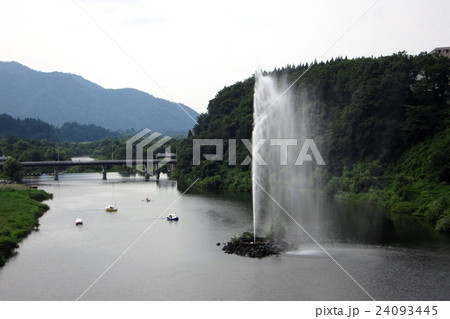 夏の胎内川 24093445